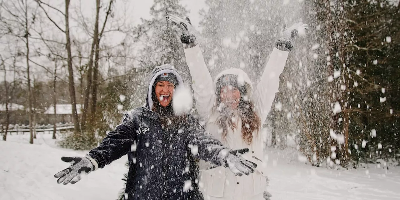 Historic Snowfall in Mobile, Alabama Brings Winter Fun and Travel Concerns