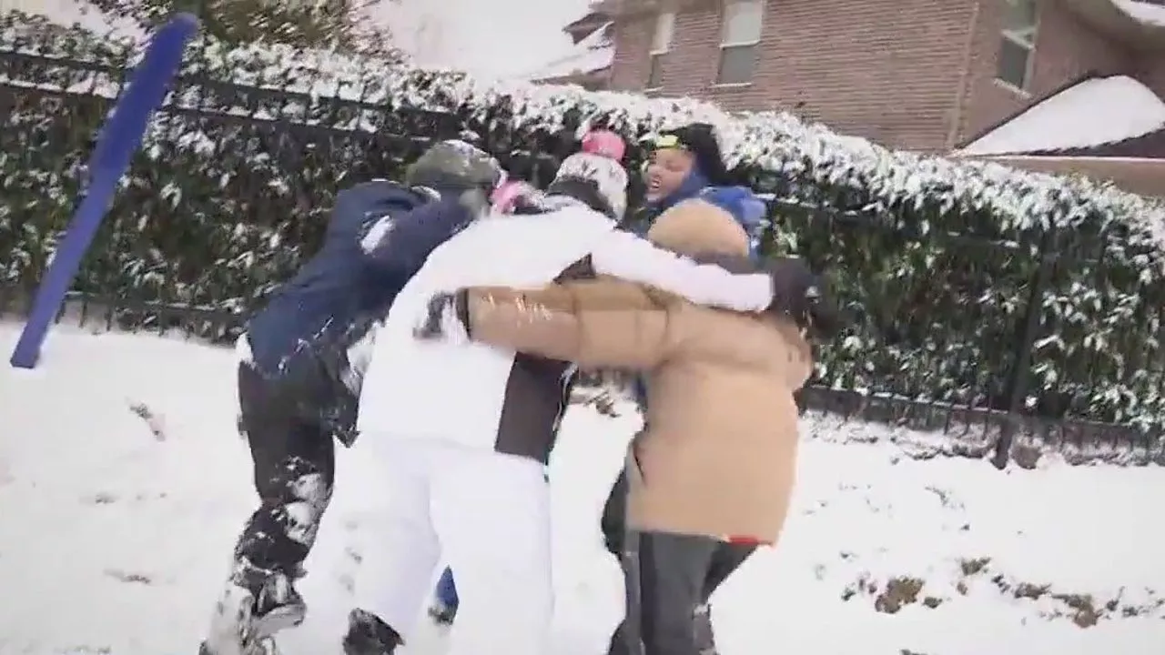 Houston Embraces Unseasonal Snow Day