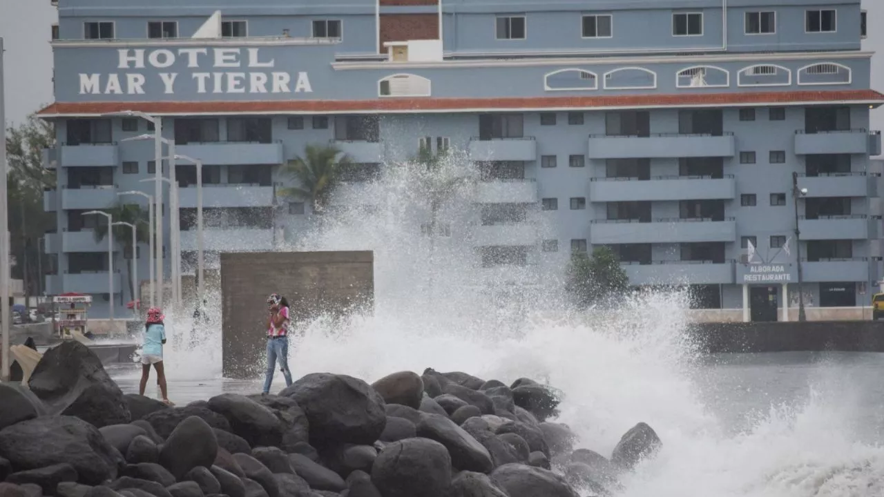 Evento 'Norte' azota Veracruz con fuertes vientos y olas gigantes