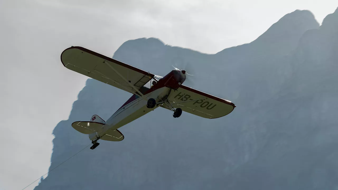 Flugzeug stürzt auf Chalet in den Alpen ab, zwei Besatzungsmitglieder sterben