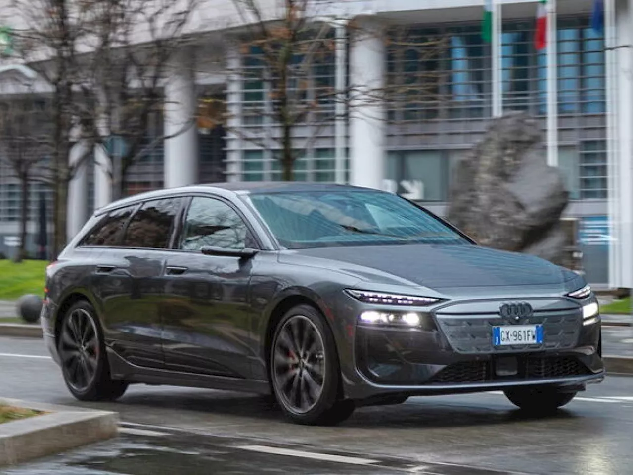 Audi S6 e-tron Avant: Eleganza Elettrica Su Strade Mozzafiato