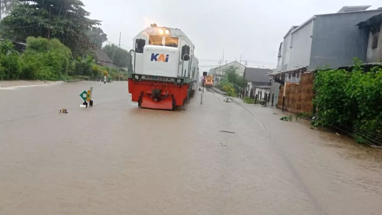 Banjir Grobogan Akibatkan Pembatalan 6 Perjalanan KA