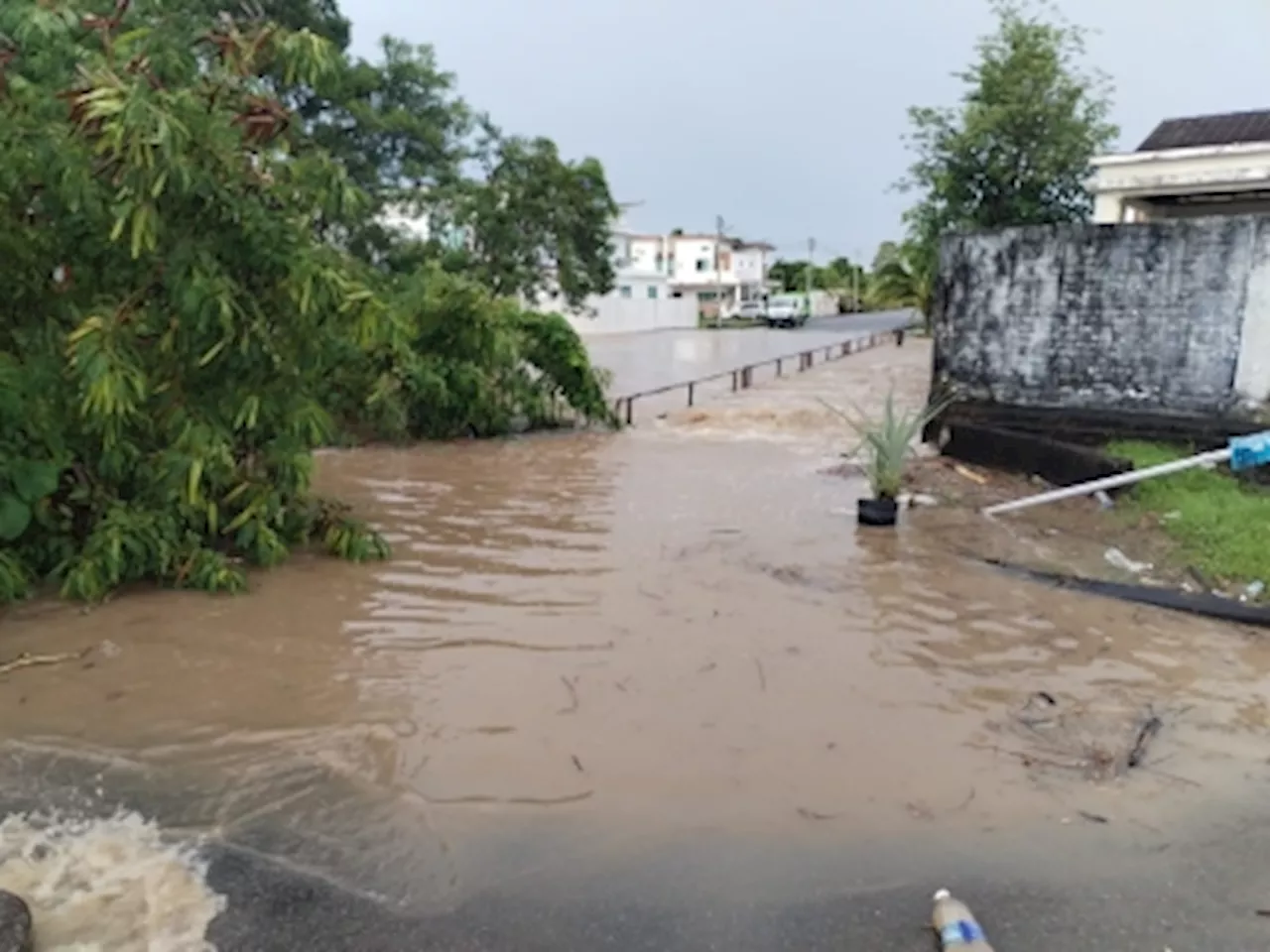 Flash floods hit Miri after heavy downpour, homes, roads and airport affected (VIDEO)