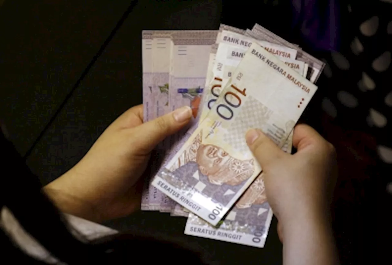 Ringgit Closes Higher Against US Dollar on Declining Inflation