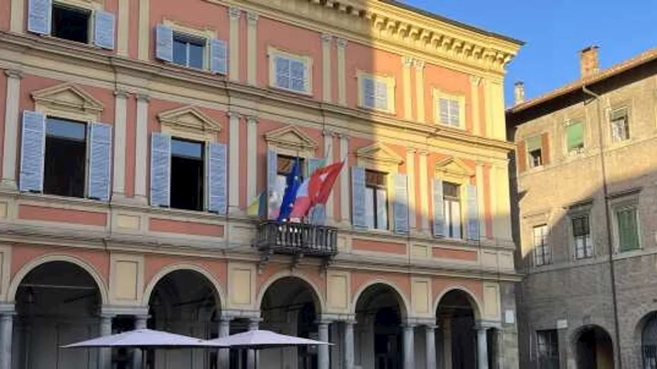 Piacenza introduce il 'bollino antifascista' per l'utilizzo delle sale comunali