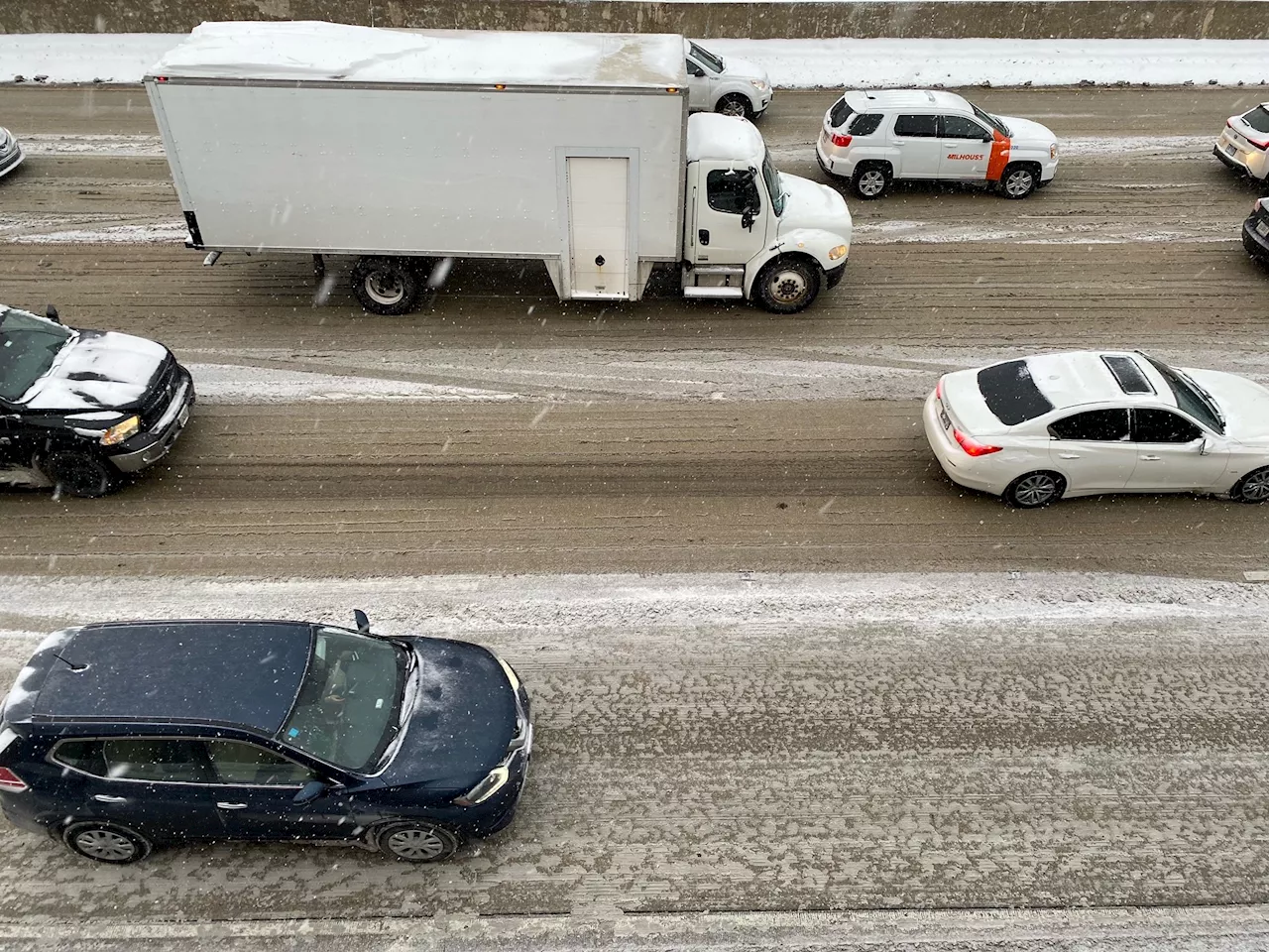 Chicago Area Experiences Warmer Temperatures Amidst Snow and Slick Roads