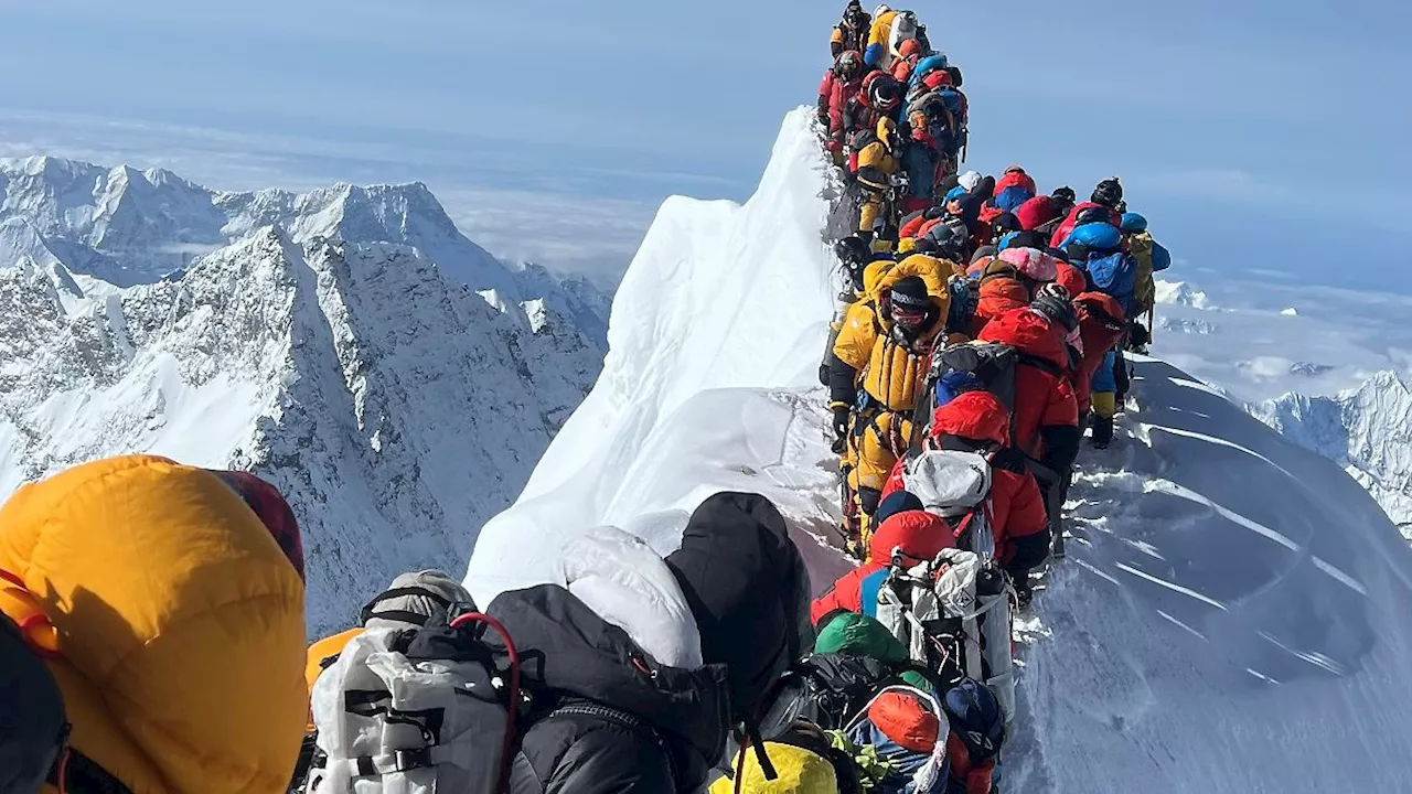 Erster Anstieg seit zehn Jahren: Nepal hebt Preise für Everest-Besteigung deutlich an