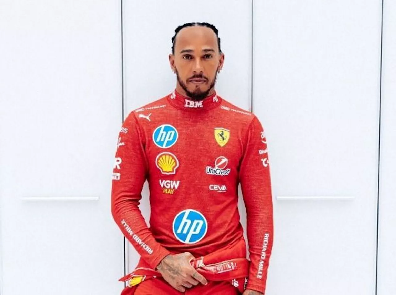 Formel 1: Lewis Hamilton erstmals im Ferrari-Rennanzug