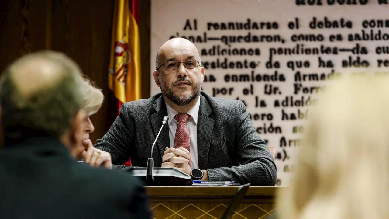 El jefe de gabinete de Montero subraya en el Senado que 'nunca jamás' ha recibido 'pagos'