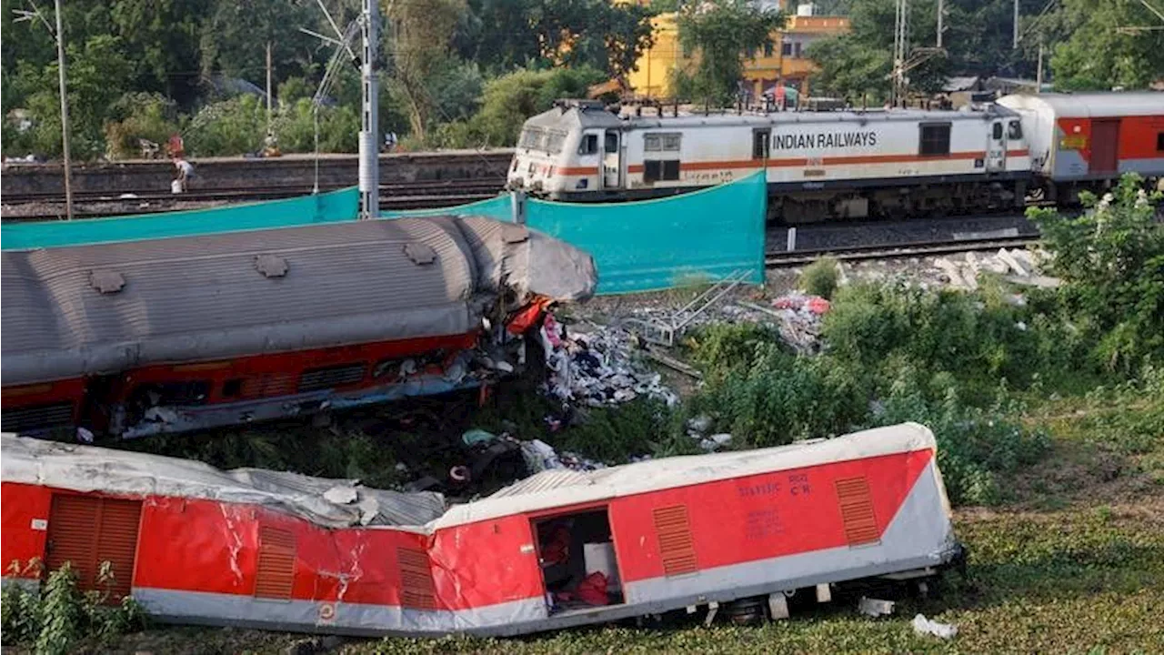 Eleven Die After Passengers Disembark from Train During Feared Fire, Hit by Passing Train in Maharashtra