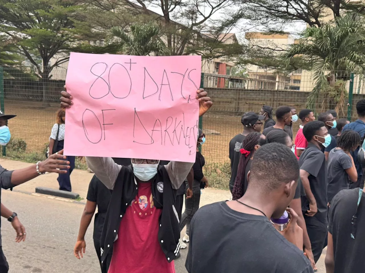 UI students protest months-long power outage at UCH Ibadan