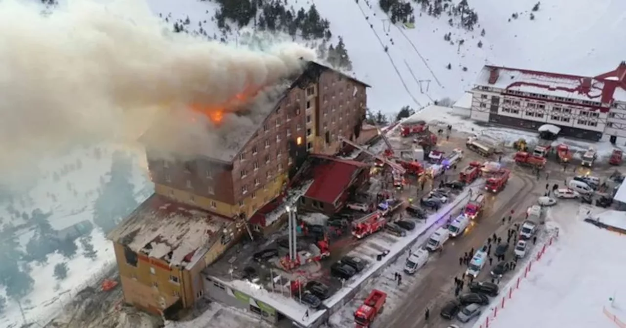 Dron muestra el interior del hotel en Turquía tras incendio que dejó 76 muertos