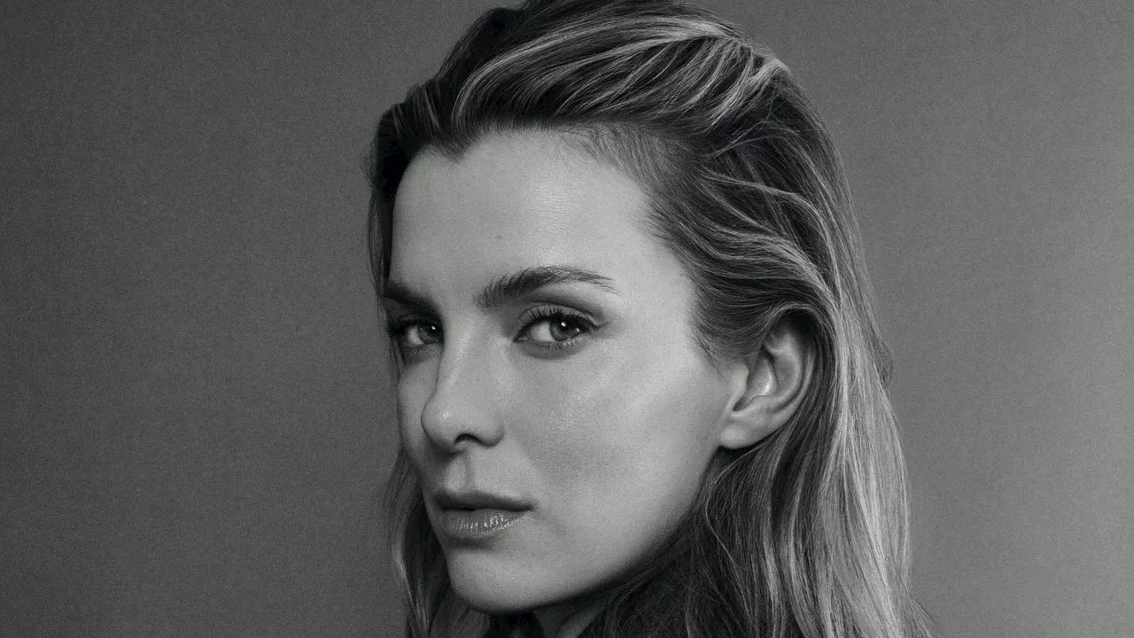 Betty Gilpin Prepares for Broadway Debut as Mary Todd Lincoln in 'Oh, Mary!'