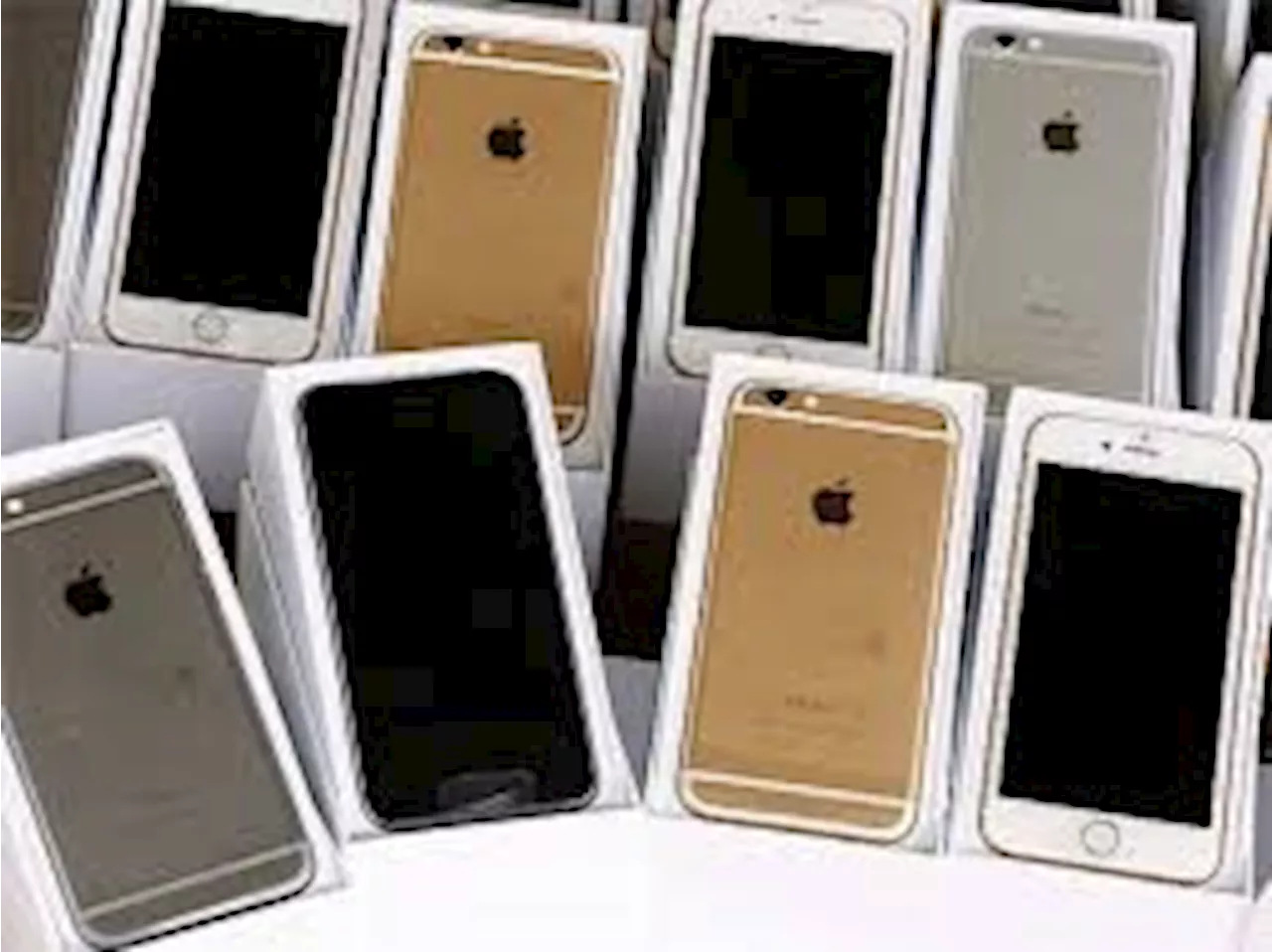 PIA Crew Busted Smuggling iPhones