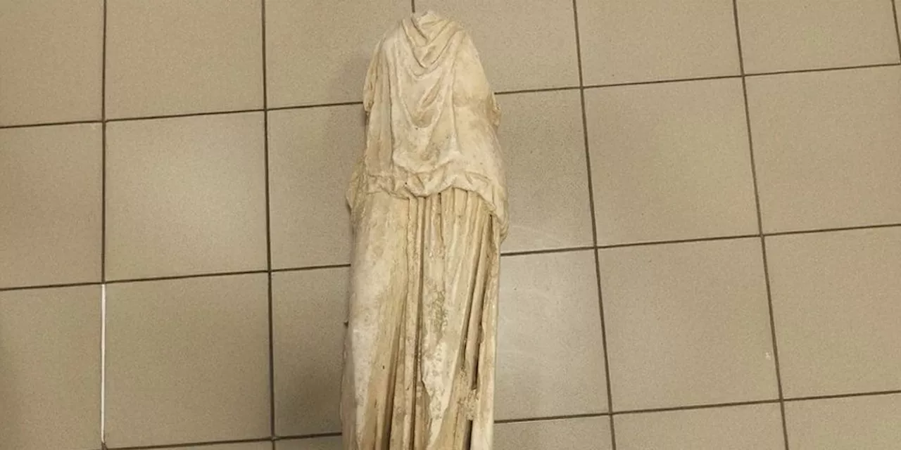 Encuentran en una calle de Grecia una escultura helenística envuelta en bolsas de basura