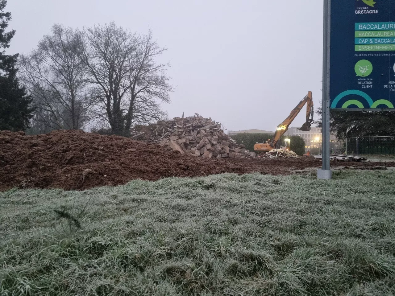 Côtes-d’Armor : 1 400 tonnes de béton à recycler après la démolition de ce bâtiment