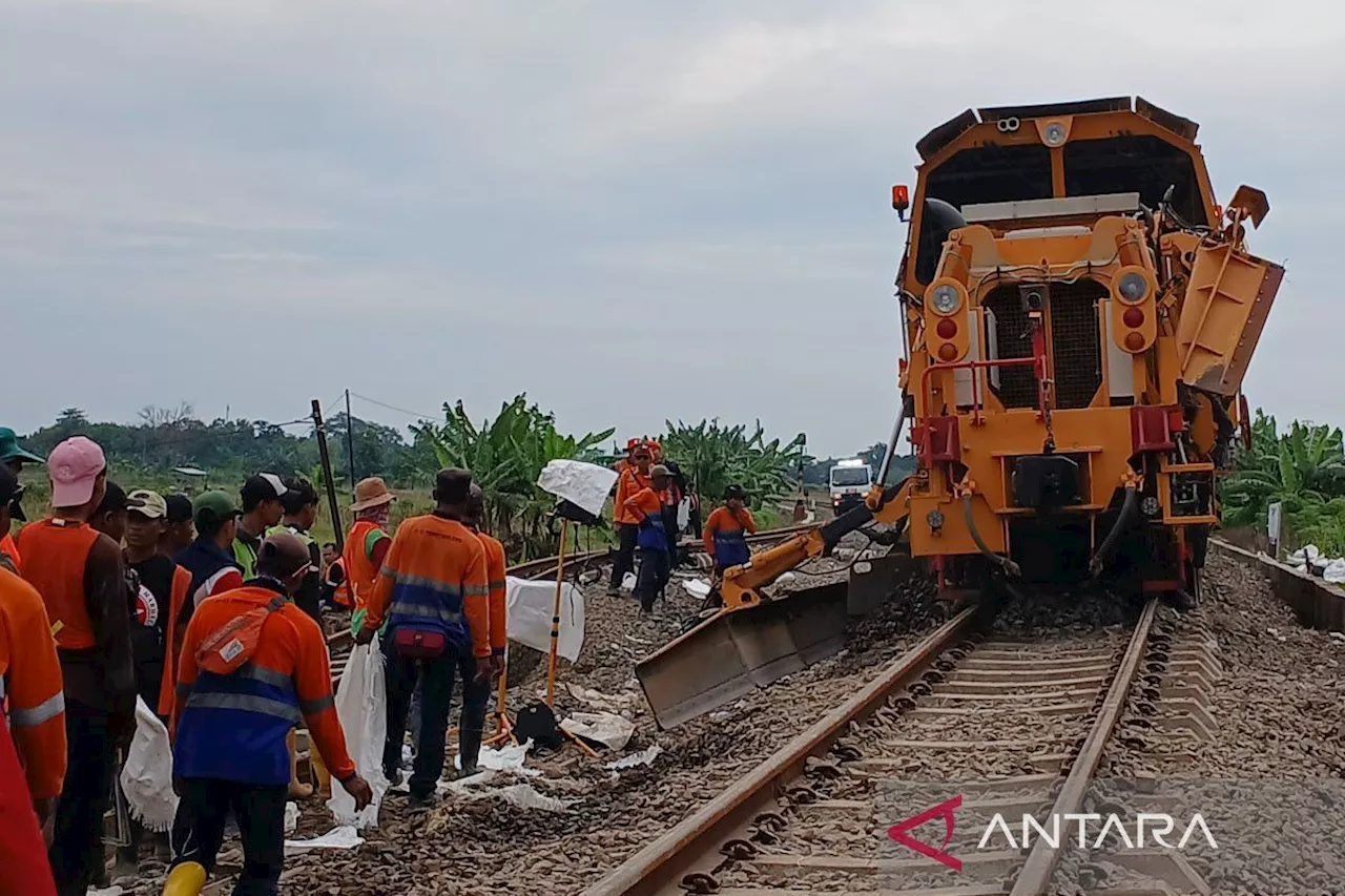 29 perjalanan KA masih dialihkan akibat jalur rel di Grobogan terputus