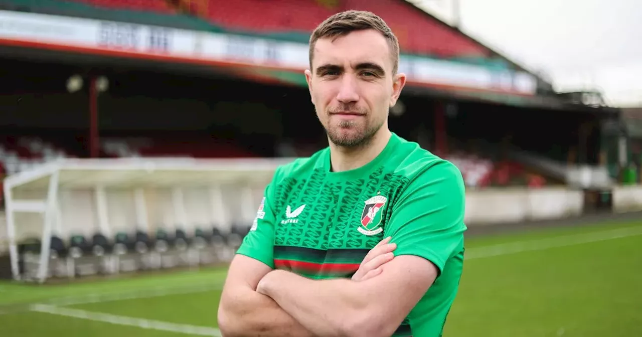 Glentoran complete signing of Larne midfielder Joe Thomson