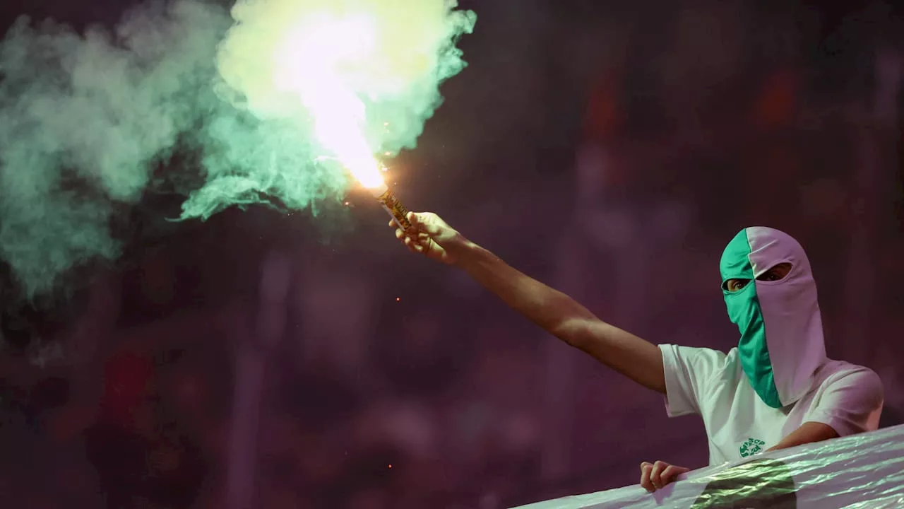 Champions League: Freche Sporting-Chaoten böllern im Leipzig-Stadion