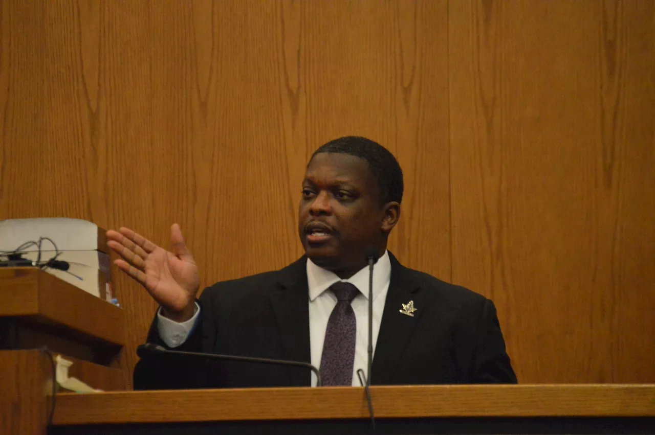 Jury deliberates after former East Cleveland police commander testifies in his obstruction trial