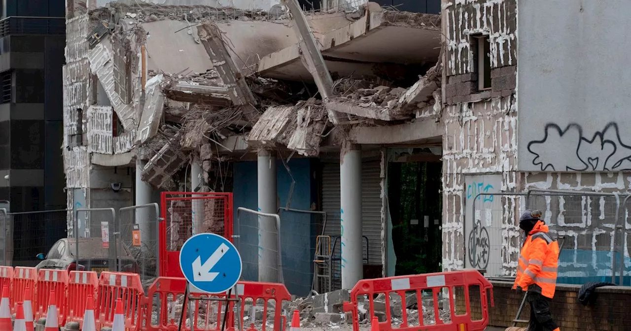 Dramatics images show Glasgow building collapse as cars left crushed