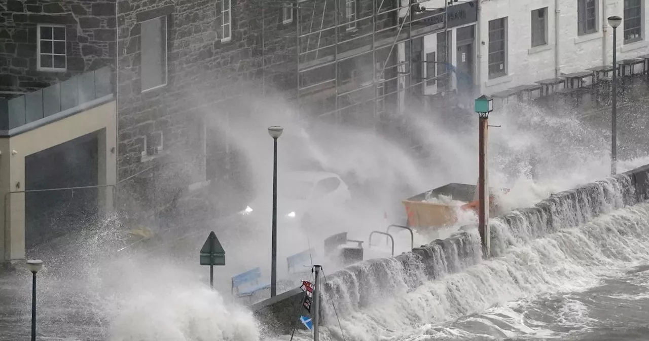 Storm Éowyn in Scotland LIVE as red weather warning issued for 100mph winds