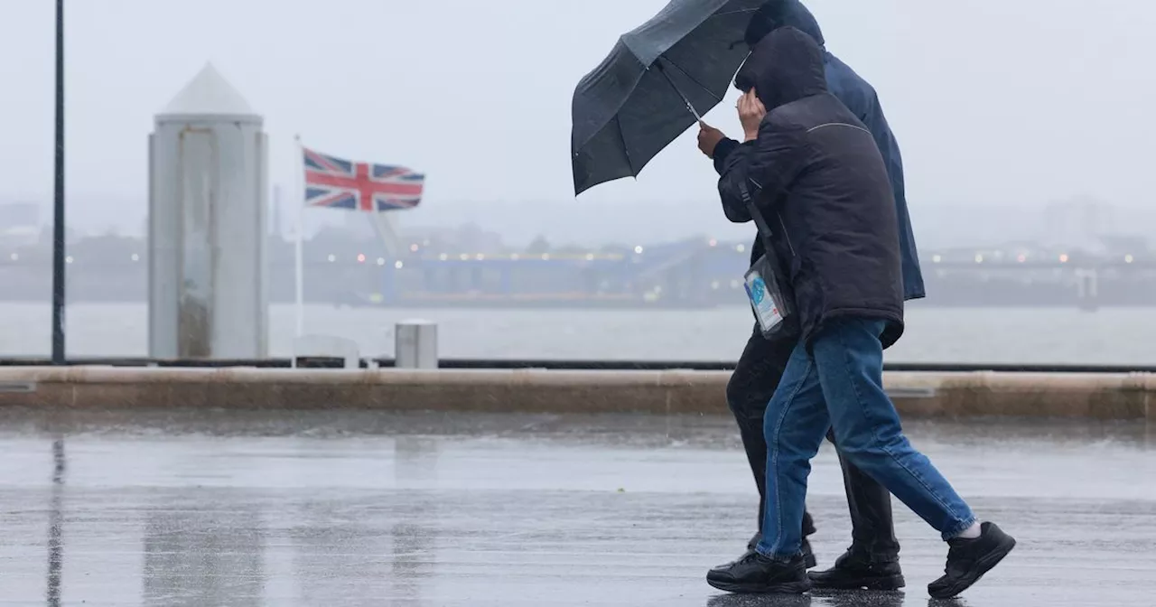 Storm Éowyn hour-by-hour forecast as amber weather warning for high winds issued