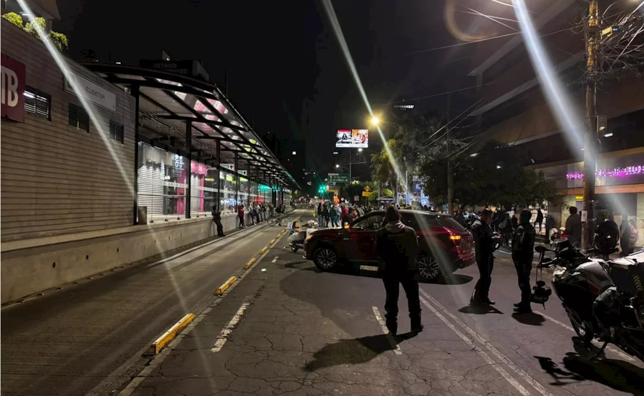 Locatarios de CDMX se manifiestan en Avenida Cuauhtémoc por lineamientos sobre Mercados Públicos; vialidad ya se encuentra liberada