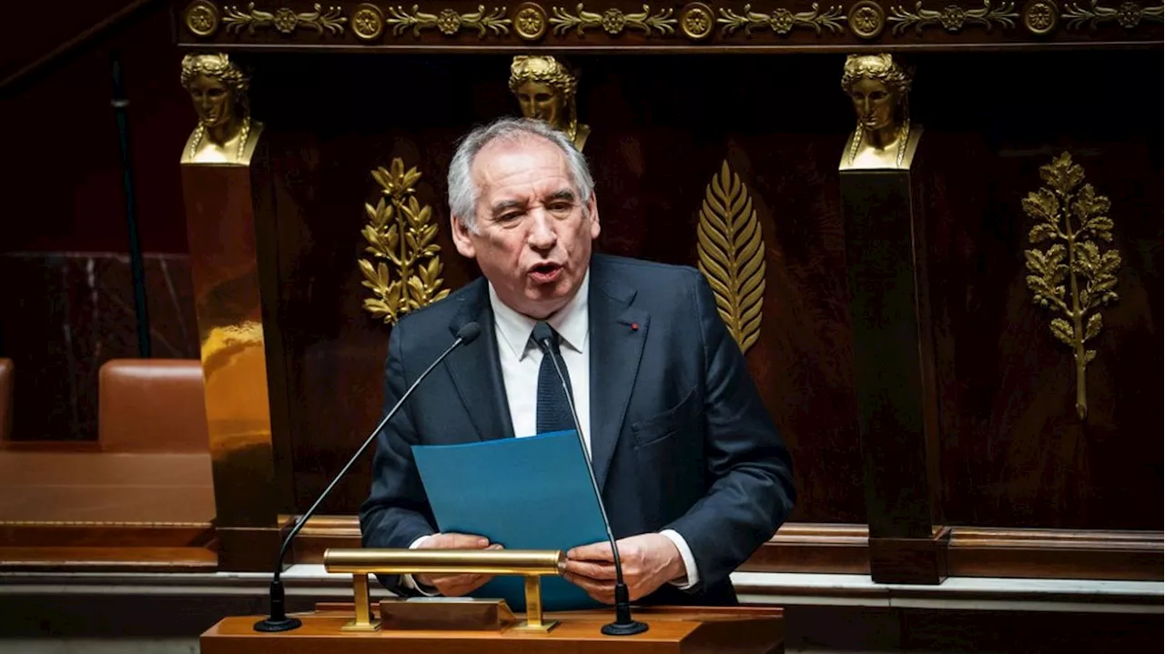 Le gouvernement de François Bayrou échappe à sa première motion de censure