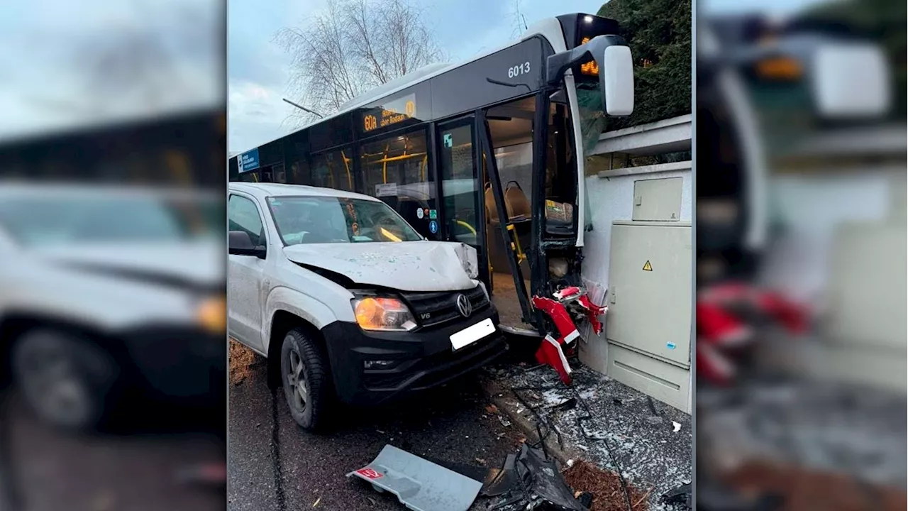  Pick-up rammt Linienbus in Wien – mehrere Verletzte