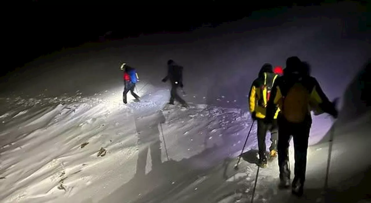 Monte Gorzano, bloccati in vetta per la nebbia. «Vestiti e scarpe inadeguati»