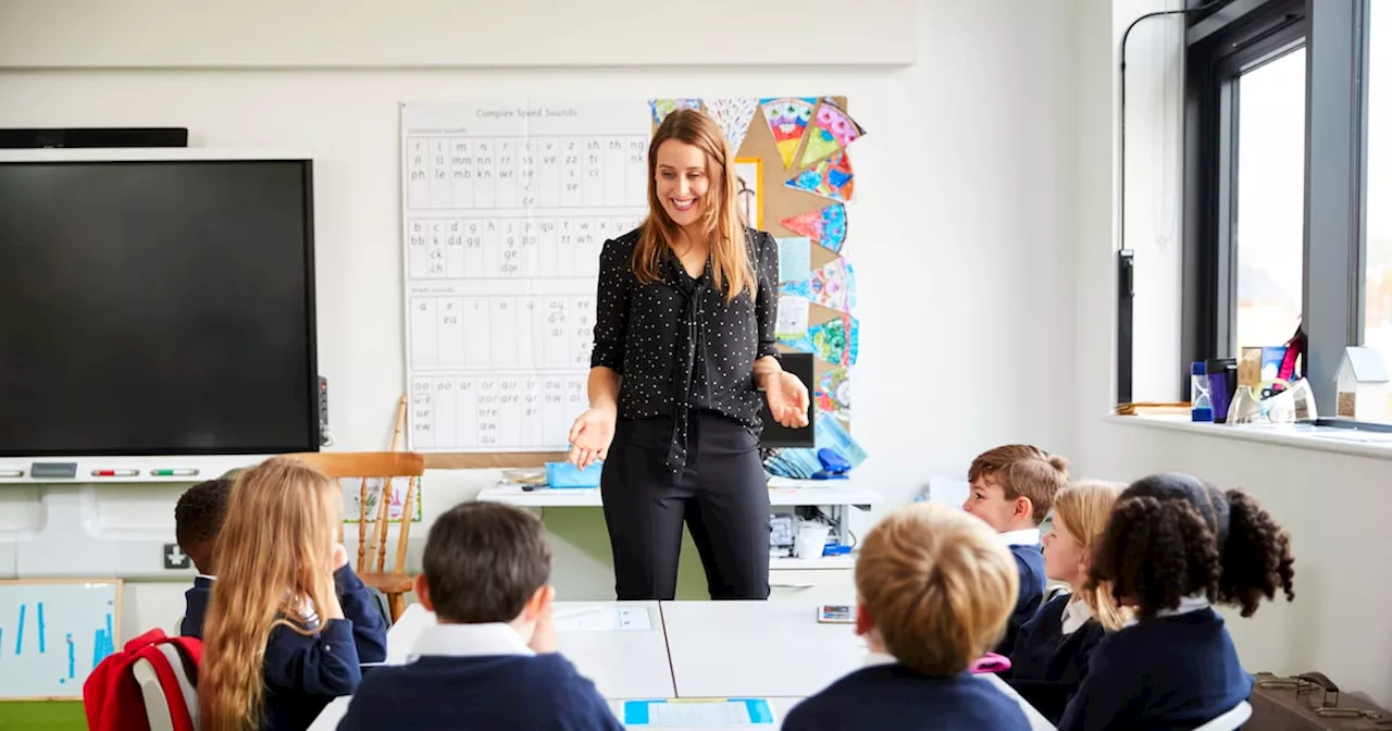 Paying travel costs may boost supply of substitute teachers to tackle classroom staff shortages, report finds