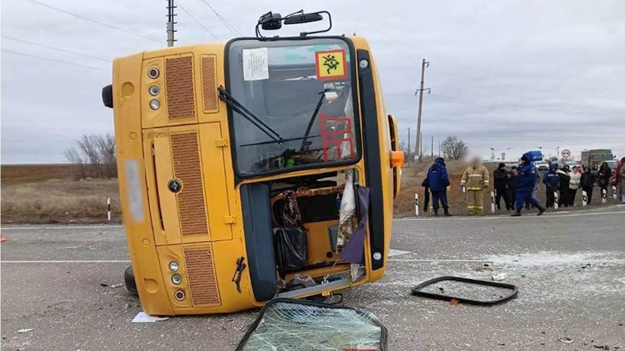 ДТП с участием школьного автобуса под Волгоградом: один ребенок погиб, семь пострадали