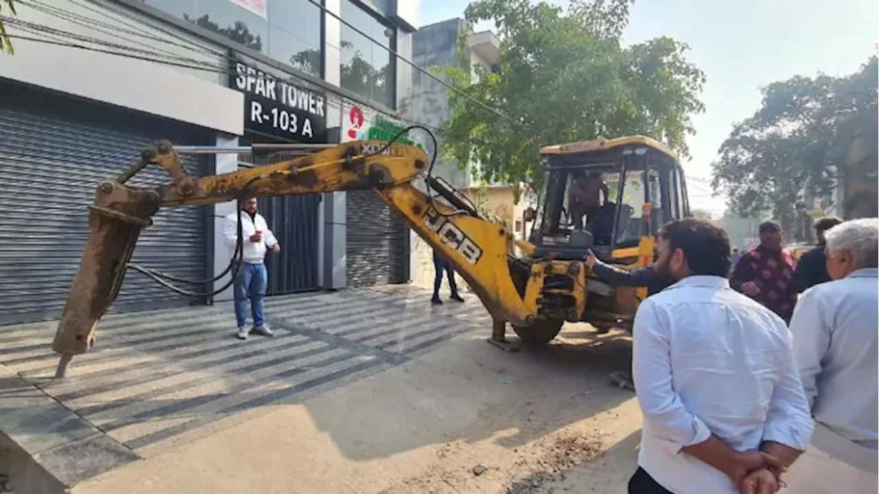 Bulldozer Action: होटलों के बाहर जमकर गरजा बुलडोजर, धड़ाधड़ तोड़े रैंप; देखते रह गए व्यापारी