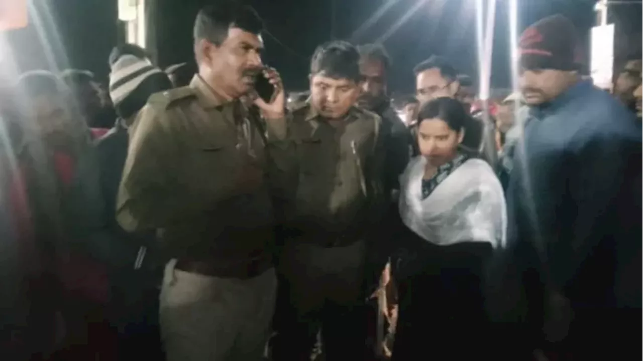 Giridih News: गांडेय बजार में गोलगप्पे को लेकर मचा बवाल, आधा दर्जन लोगों को पुलिस ने हिरासत में लिया; स्थिति तनावपूर्ण