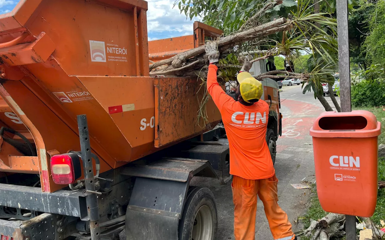 Companhia de Limpeza de Niterói faz mutirão de limpeza em Camboinhas