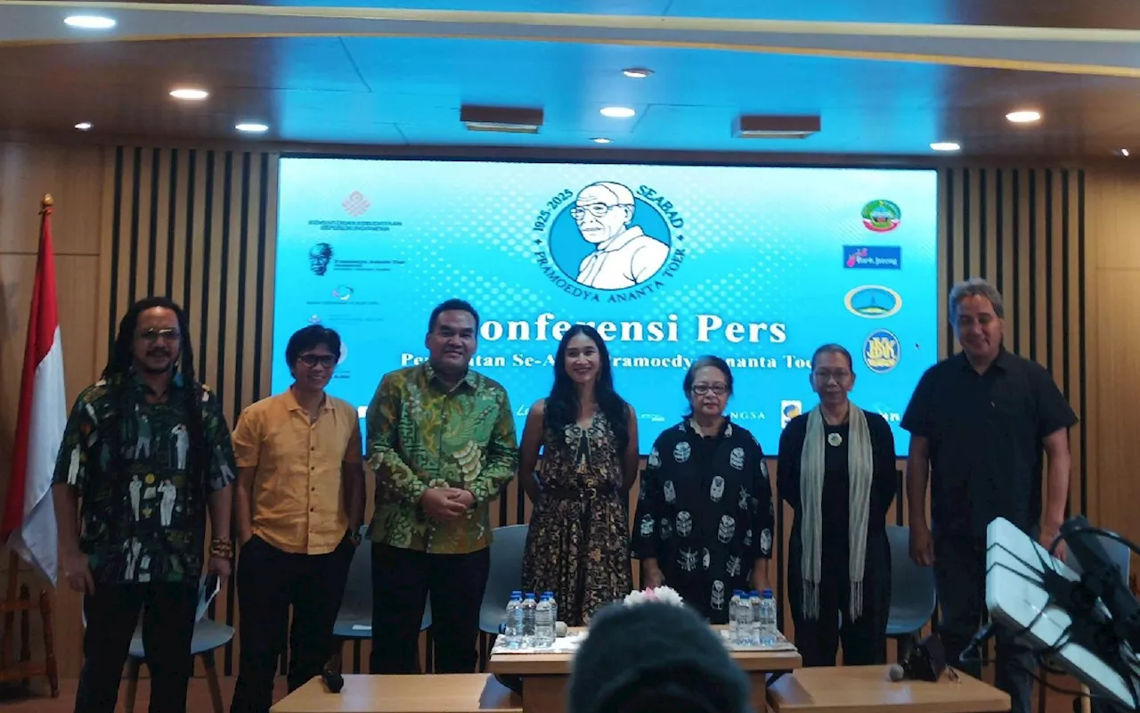 Happy Salma Akan Gelar Pementasan Monolog di Peringatan 100 Tahun Pramoedya