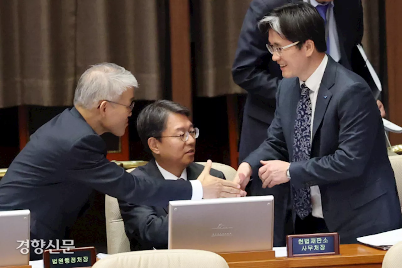 윤석열 답 한 번도 못 들은 ‘빈손’ 공수처…존립 향한 비판 커져