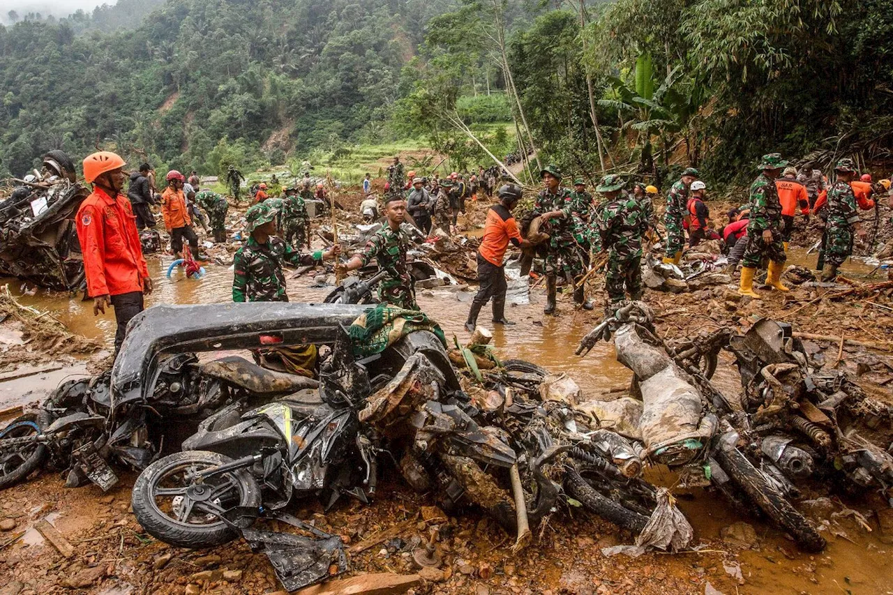 Glissement de terrain en Indonésie: le bilan monte à 21 morts, cinq disparus