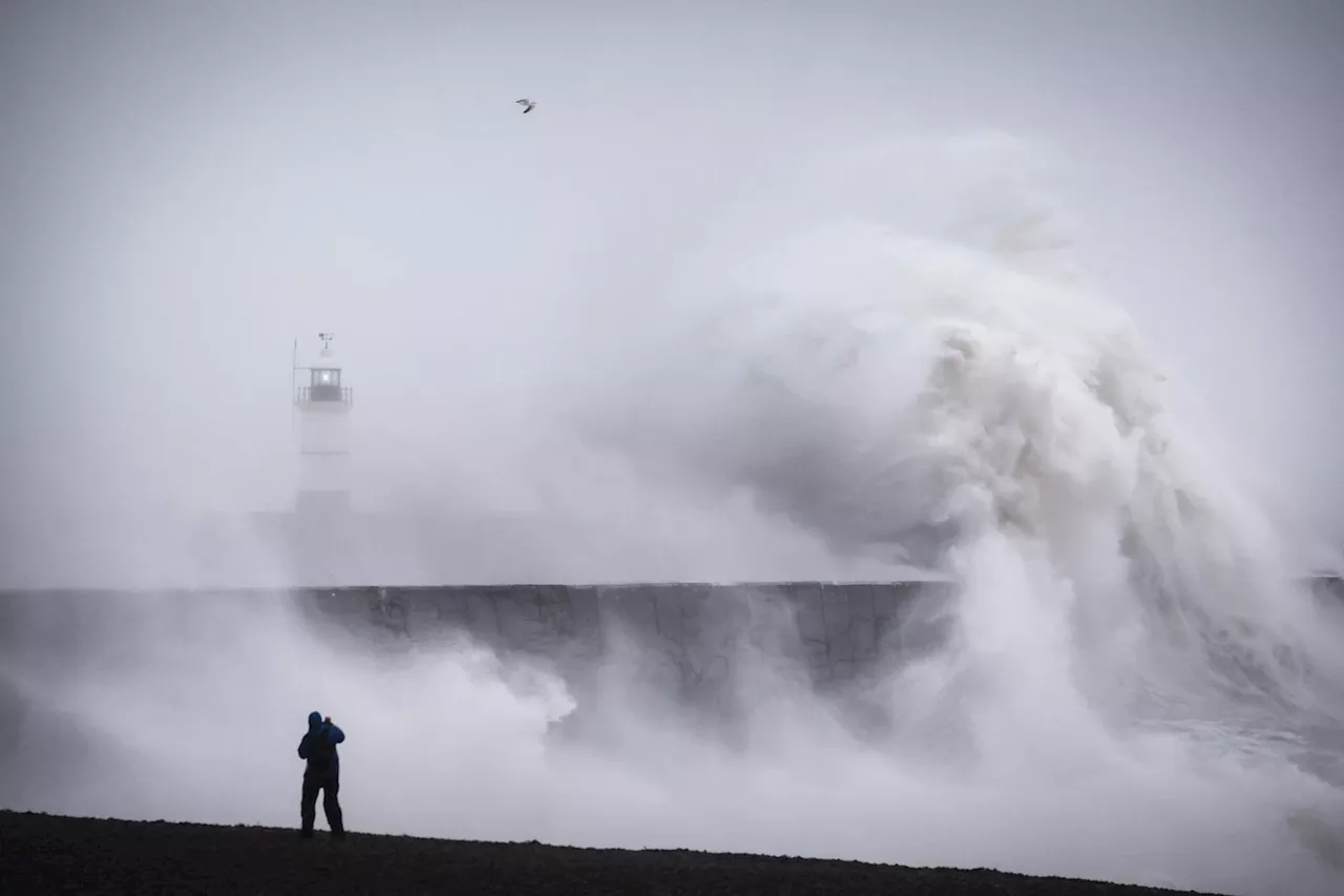 Tempête Éowyn : qu’est-ce que cette « bombe météorologique » qui arrive sur l’Europe ?