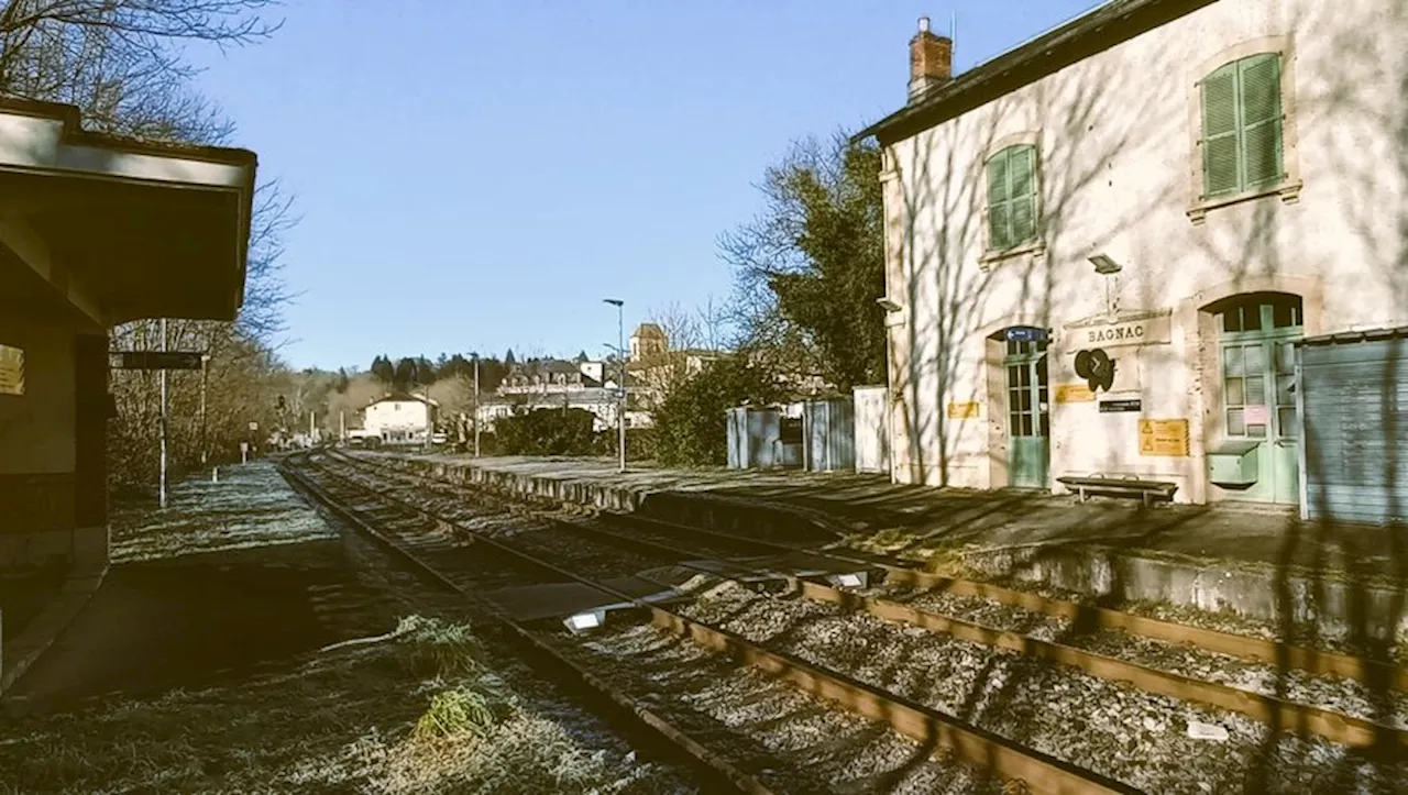 'J’ai été manipulée' : Abandonnée par son amant sur le quai la gare en pleine nuit et dans le froid, elle raco