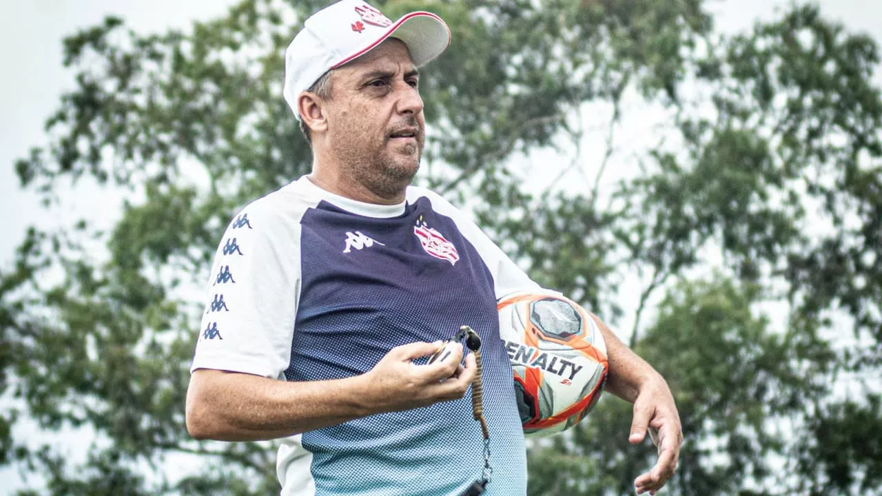 Bangu demite treinador após goleada contra o Flamengo