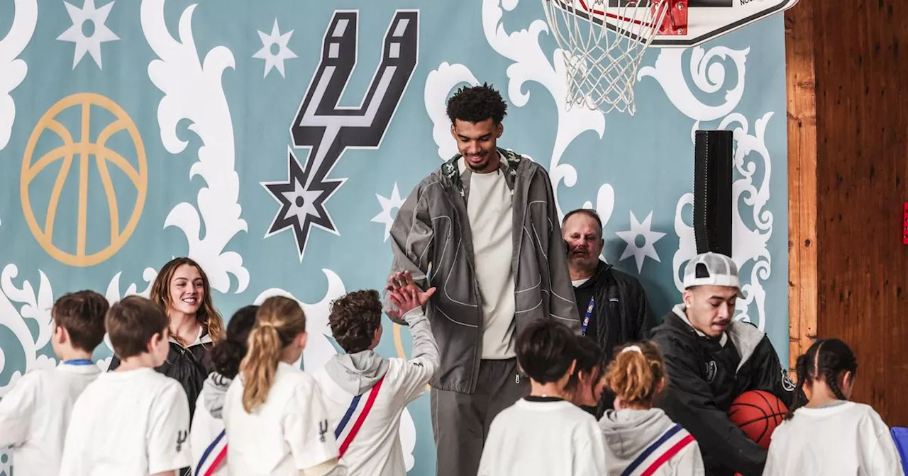 «On en parle comme d’un alien» : le phénomène Wembanyama enflamme la NBA et Paris