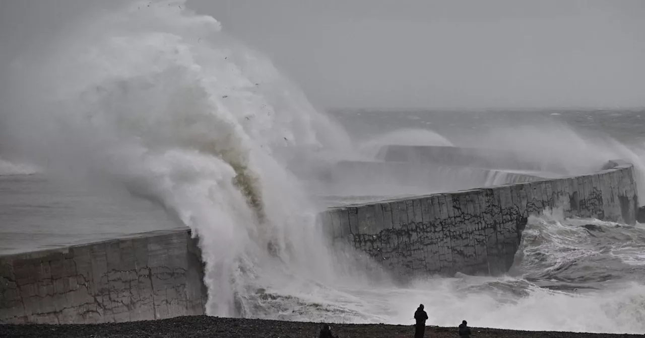 Tempête Eowyn : quelles conséquences cette «combe météorologique» aura-t-elle en France ?