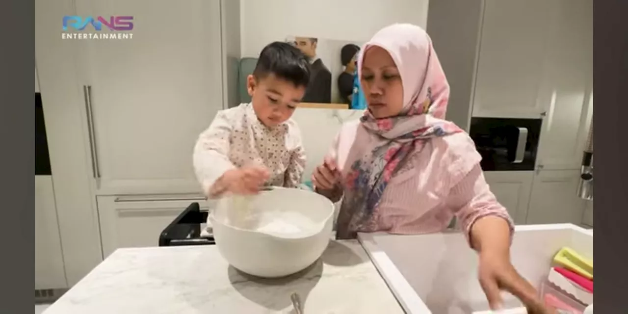 Request Rafathar, Potret Rayyanza Semangat Buat Cilok Kriwil - Hasilnya Dipuji Enak Banget sama Nagita Slavina