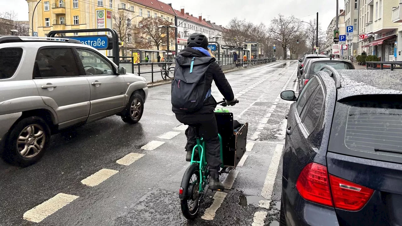 Pankows U-Bahnhof Vinetastraße: Sperrpfosten und breitere Schutzstreifen für Radfahrer