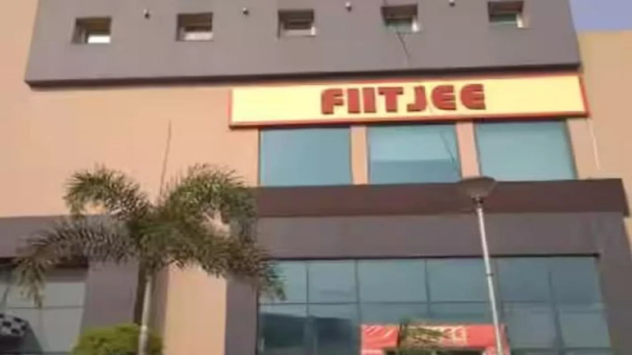 FIIT-JEE: यूपी के कई कोचिंग सेंटर्स पर ताले लटके, छात्रों के सपने हुए चकनाचूर, पैसे लेकर नदारद संचालक