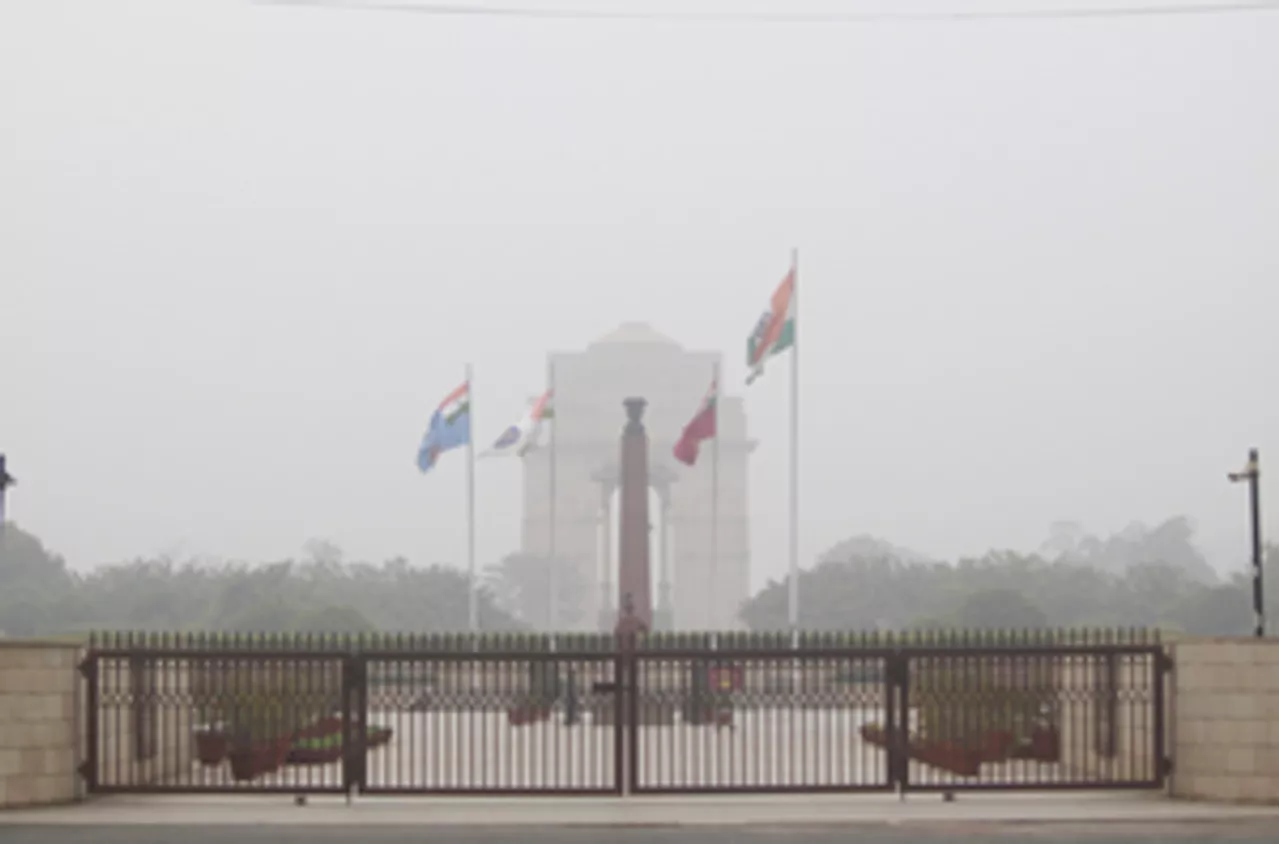 Weather Update: दिल्ली-NCR में बारिश के बाद बढ़ी ठंड, कई राज्यों में छाई कोहरे की चादर, जानें मौसम का हाल