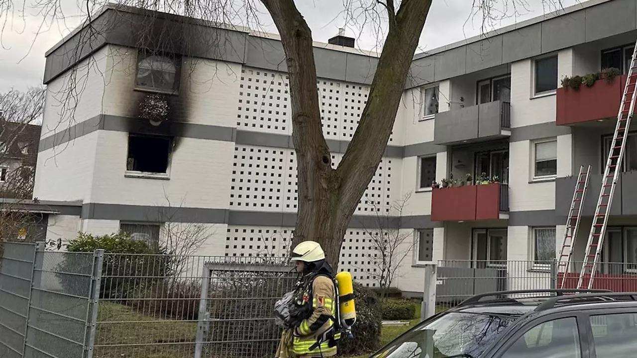 Zwei Tote bei Brand in Mehrfamilienhaus in Köln