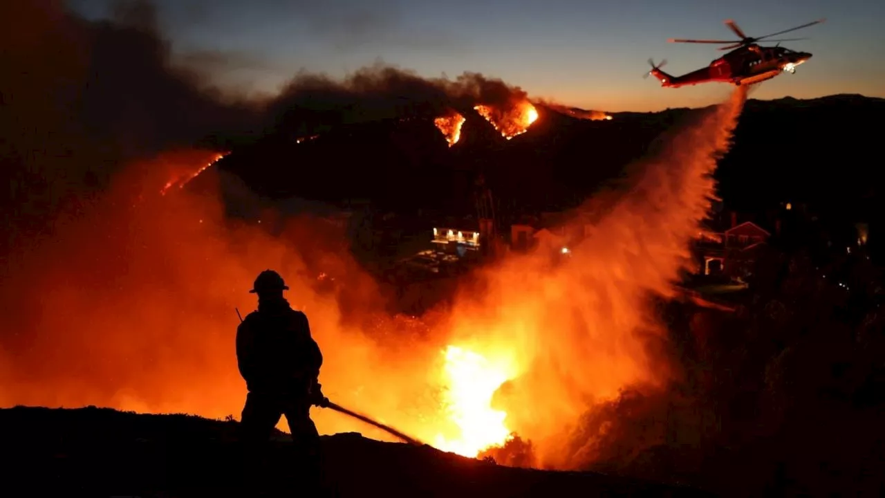 Nuevos incendios en Los Ángeles provocan más desalojos; suman 28 muertos